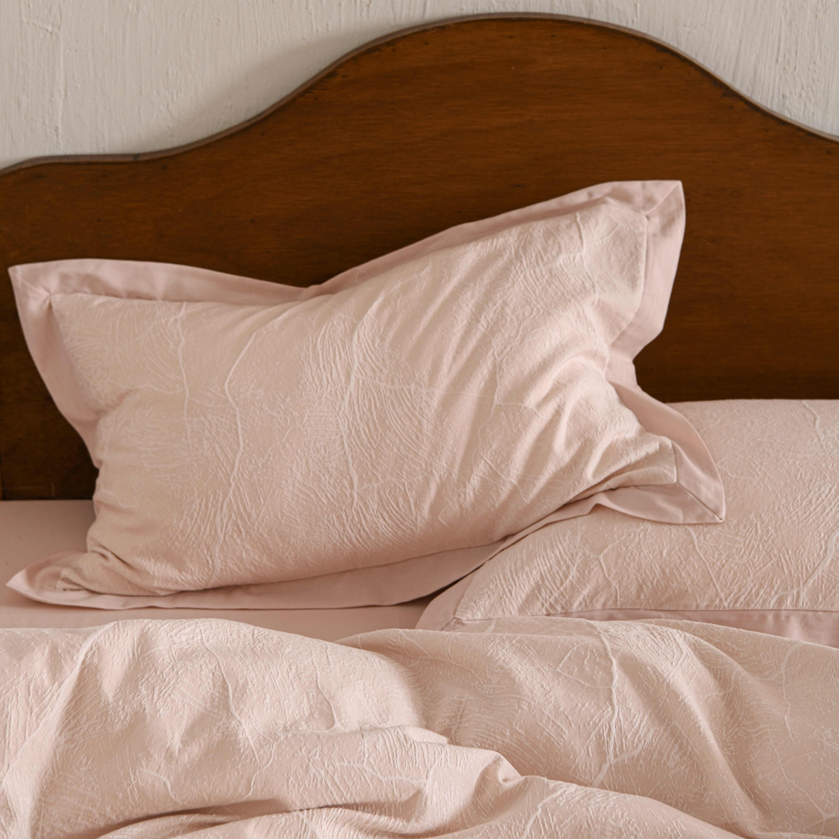 91家纺网 家纺一手货源 找家纺 云上 2025全棉提花床品系列·冰裂   色织冰裂-粉