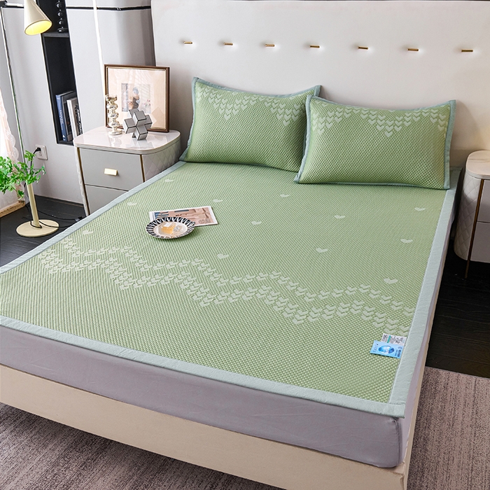 91家纺网 家纺一手货源 找家纺 尚品凤凰2025新款凉感床裙渐变色豆豆席床裙凉席直角席 凉席席子 爱心直角  绿