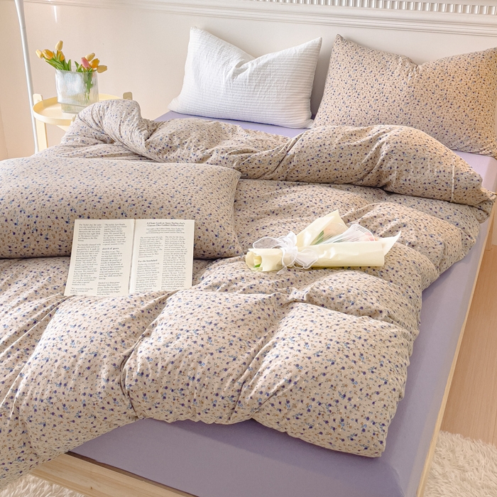 91家纺网 家纺一手货源 找家纺 伊嫚家居 新款日式新品全棉针织棉A类活性印花四件套天竺棉小碎花复古亲肤被罩床笠款套件 紫黛花语