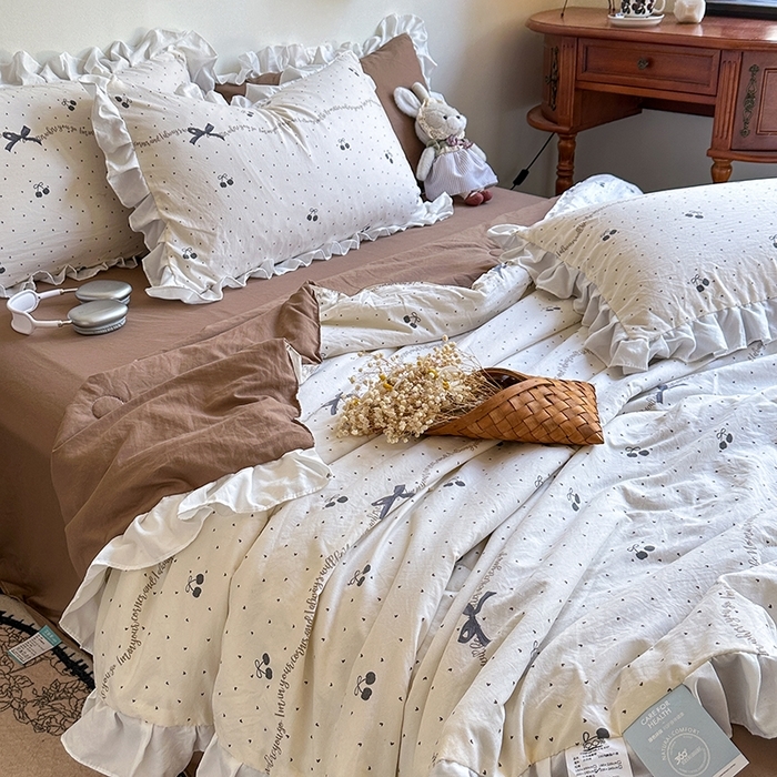 91家纺网 家纺一手货源 找家纺 （总）亿品家纺 2025新款直播韩版赫本风法式花边款夏被四件套（提供买家秀）