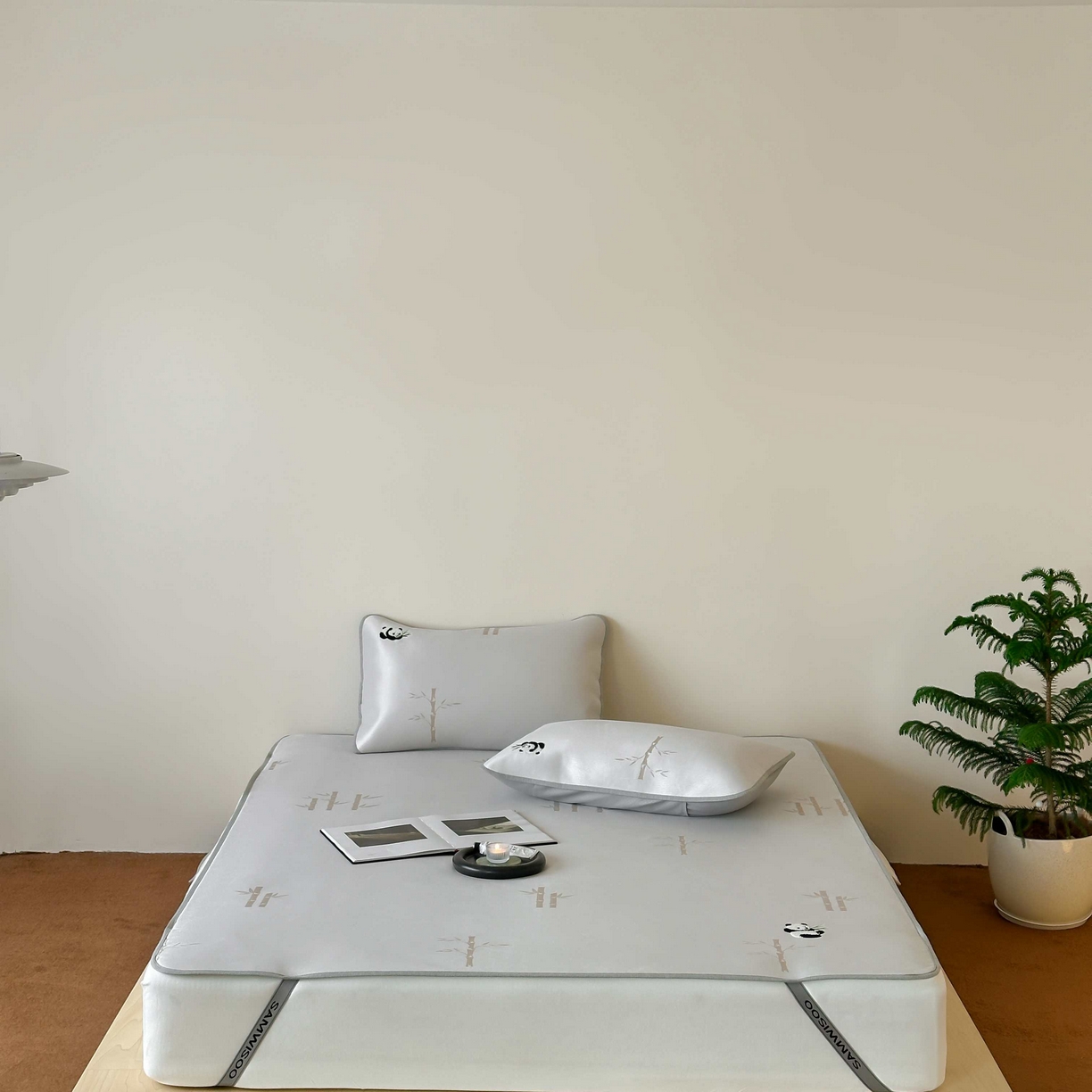 91家纺网 家纺一手货源 找家纺 2025新款抗菌防螨熊猫系列毛巾绣提花冰丝养生席-终版 熊猫高升床席