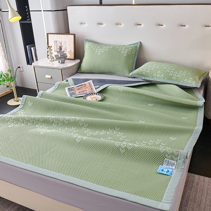 91家纺网 家纺一手货源 找家纺 尚品凤凰2025新款凉感床裙渐变色豆豆席床裙凉席直角席 凉席席子 爱心直角  绿