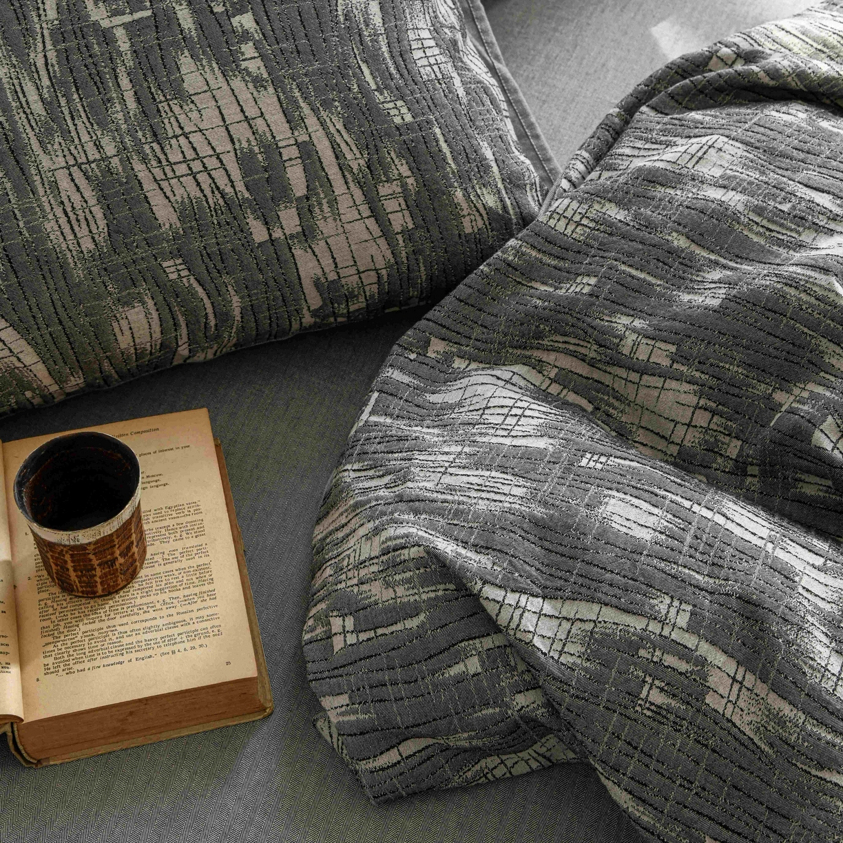 91家纺网 家纺一手货源 找家纺 云上 2025全棉色织大提花床品·侘寂潮汐   潮汐-黑灰