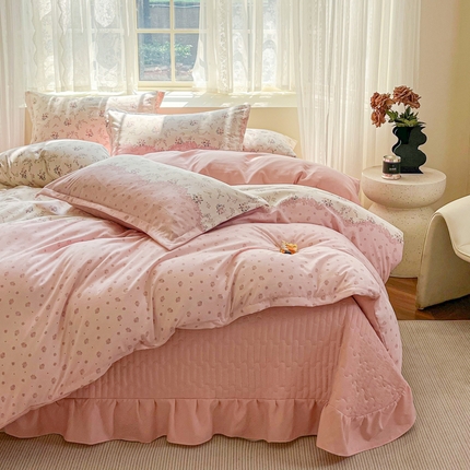 91家纺网 家纺一手货源 找家纺 2026春夏新款拼色提花双层纱古法水洗床盖四件套提花云感棉 春暖花开粉