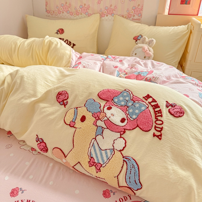 91家纺网 家纺一手货源 找家纺 繁花家居 2025新款水洗棉三丽鸥毛巾绣直播爆款四件套 木马美乐蒂