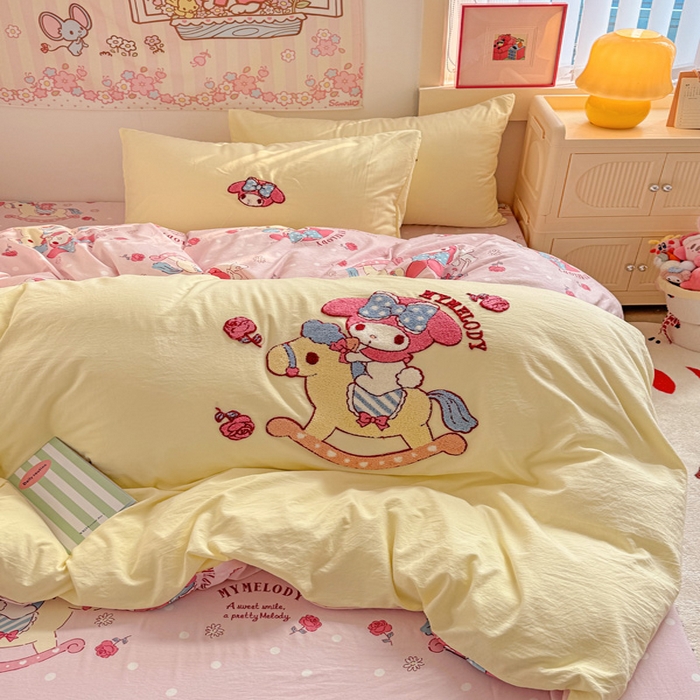 91家纺网 家纺一手货源 找家纺 繁花家居 2025新款水洗棉三丽鸥毛巾绣直播爆款四件套 木马美乐蒂