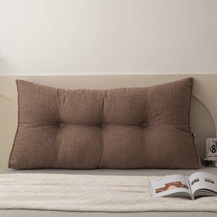 91家纺网 家纺一手货源 找家纺 美达人 2025新款泰迪绒三角珍珠棉靠垫 泰迪毛-丁香-棕