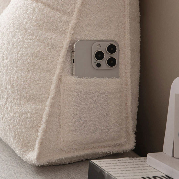 91家纺网 家纺一手货源 找家纺 美达人 2025新款泰迪绒三角珍珠棉靠垫 泰迪毛-荷花-米白