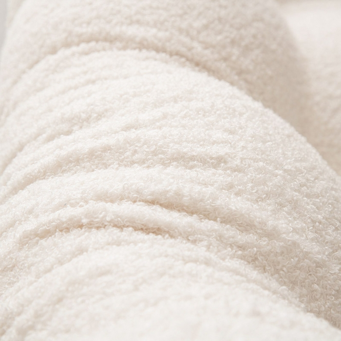 91家纺网 家纺一手货源 找家纺 美达人 2025新款泰迪绒三角珍珠棉靠垫 泰迪毛-荷花-米白