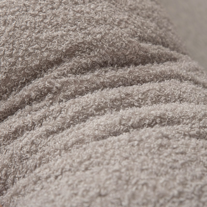 91家纺网 家纺一手货源 找家纺 美达人 2025新款泰迪绒三角珍珠棉靠垫 泰迪毛-珍珠-灰