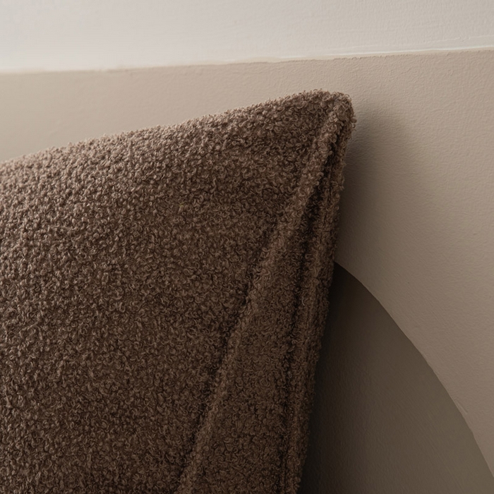 91家纺网 家纺一手货源 找家纺 美达人 2025新款泰迪绒三角珍珠棉靠垫 泰迪毛-丁香-棕