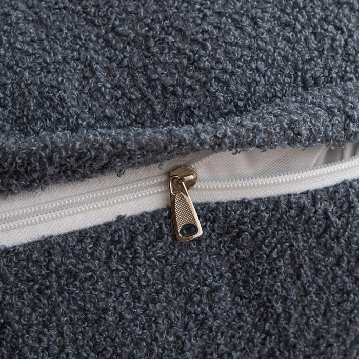 91家纺网 家纺一手货源 找家纺 美达人 2025新款泰迪绒三角珍珠棉靠垫 泰迪毛-景泰-蓝