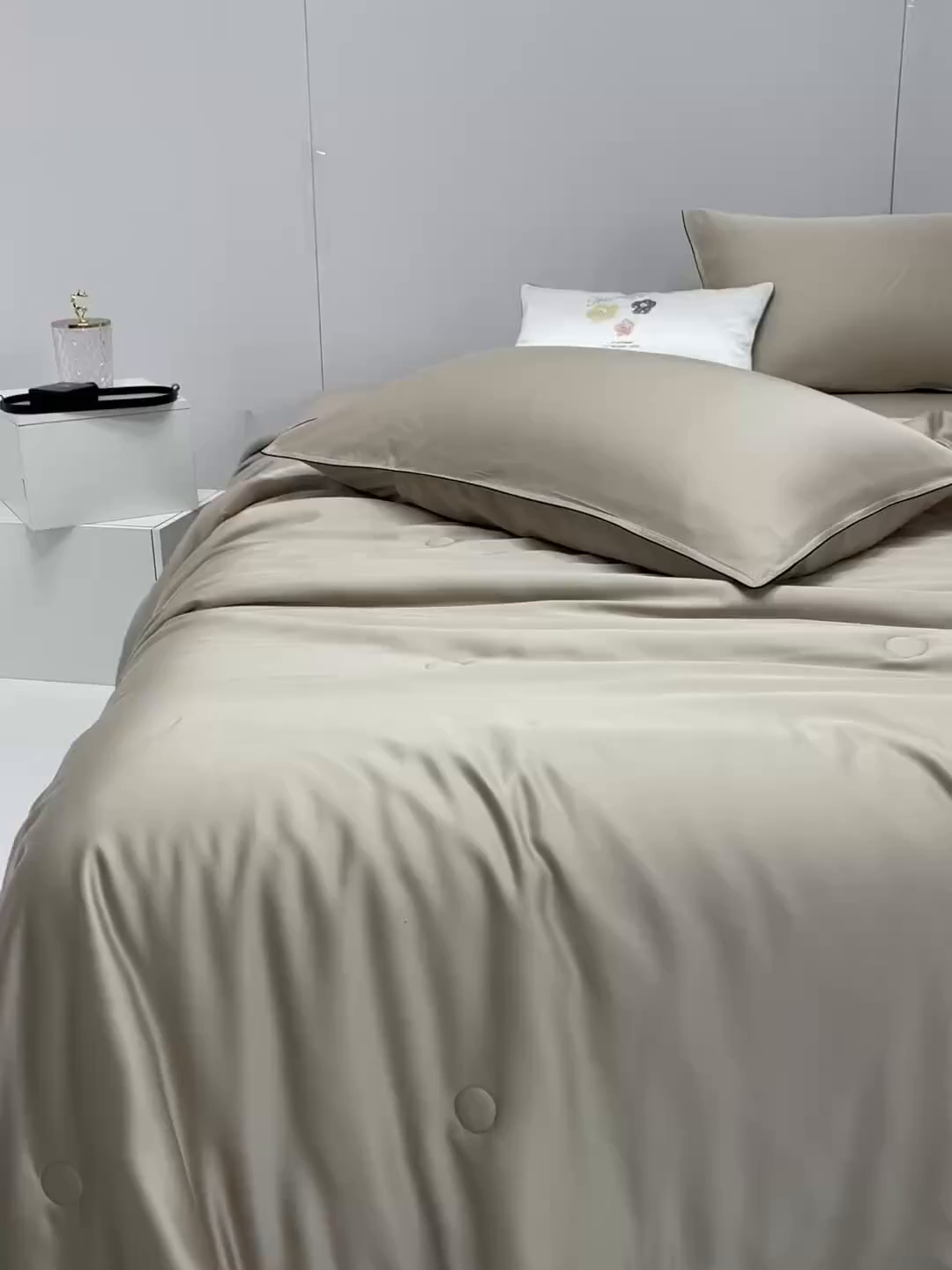 91家纺网 家纺一手货源 找家纺 桂雅居 2025新款100支奥地利进口莱赛尔夏被被子被芯 香槟色