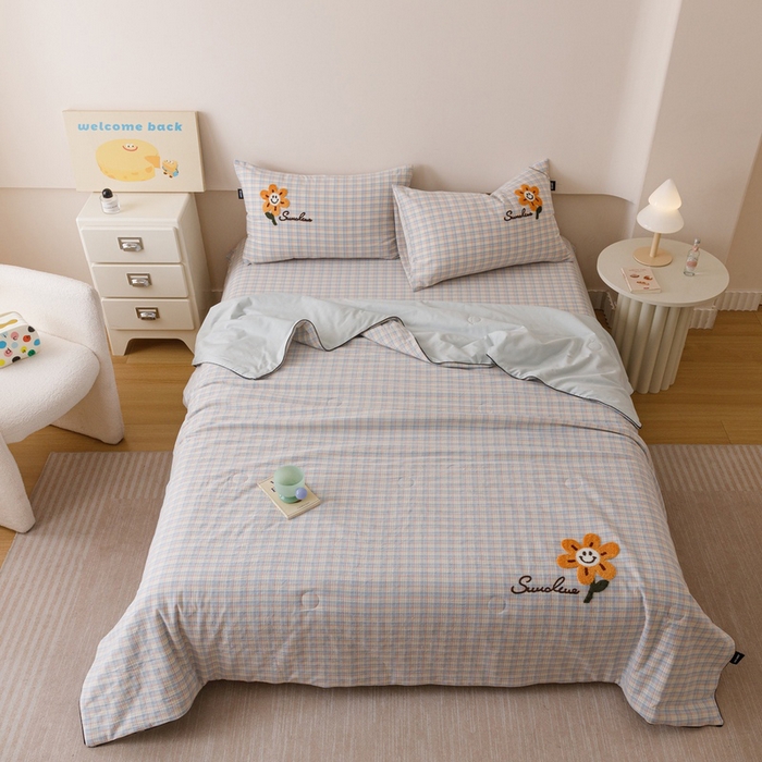 91家纺网 家纺一手货源 找家纺 卡姿家纺 2025新款色织水洗棉毛巾绣夏被夏凉被空调被 夏被红蓝小格