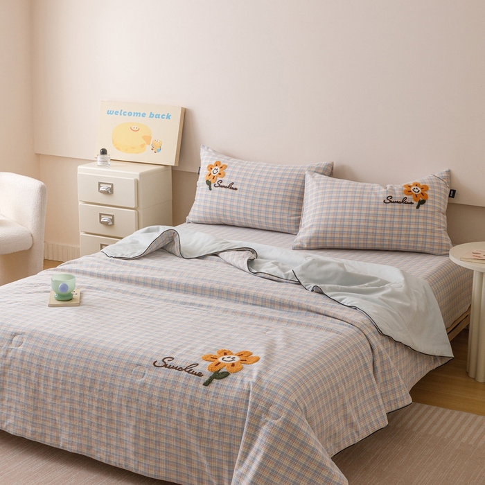 91家纺网 家纺一手货源 找家纺 卡姿家纺 2025新款色织水洗棉毛巾绣夏被夏凉被空调被 夏被红蓝小格