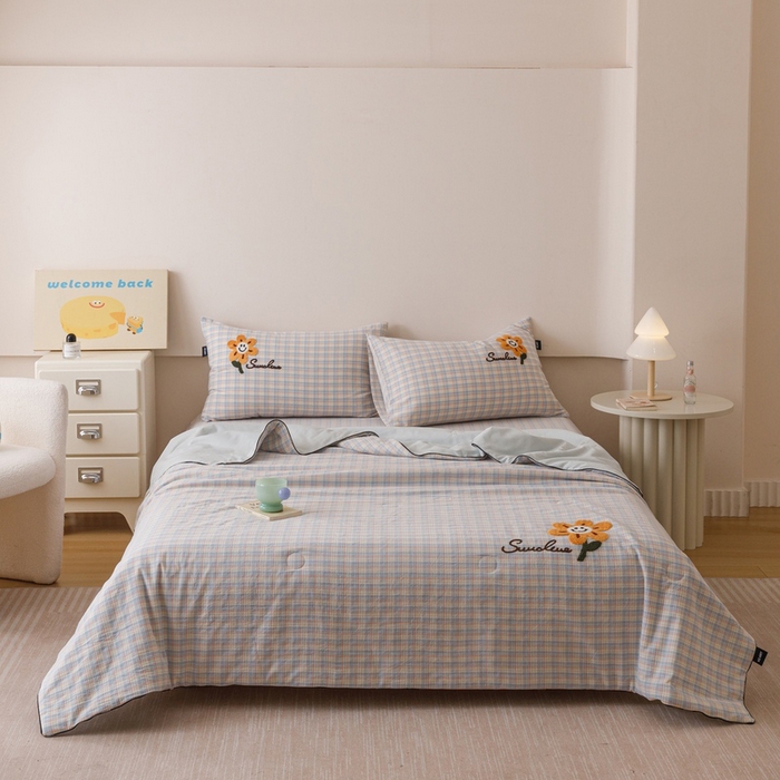 91家纺网 家纺一手货源 找家纺 卡姿家纺 2025新款色织水洗棉毛巾绣夏被夏凉被空调被 夏被红蓝小格