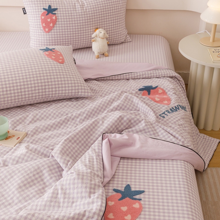 91家纺网 家纺一手货源 找家纺 卡姿家纺 2025新款色织水洗棉毛巾绣夏被夏凉被空调被 夏被紫小格