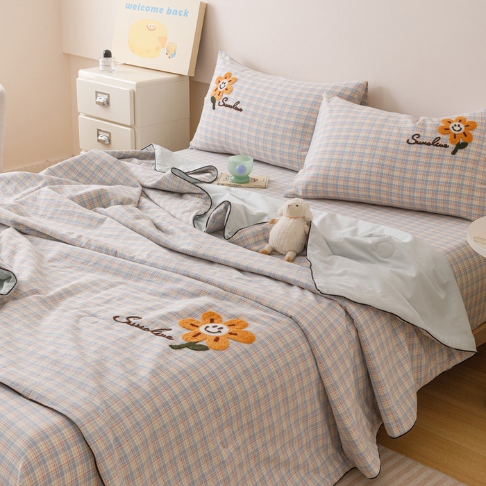 91家纺网 家纺一手货源 找家纺 卡姿家纺 2025新款色织水洗棉毛巾绣夏被夏凉被空调被 夏被红蓝小格