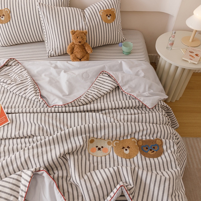 91家纺网 家纺一手货源 找家纺 卡姿家纺 2025新款色织水洗棉毛巾绣夏被夏凉被空调被 夏被黑白条纹