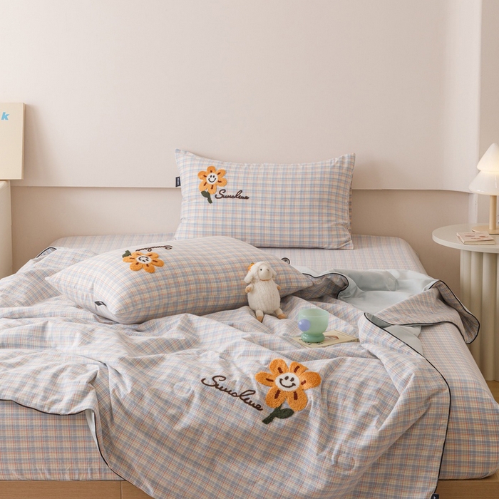 91家纺网 家纺一手货源 找家纺 卡姿家纺 2025新款色织水洗棉毛巾绣夏被夏凉被空调被 夏被红蓝小格