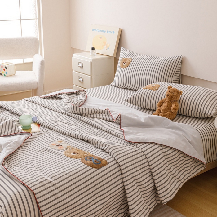 91家纺网 家纺一手货源 找家纺 卡姿家纺 2025新款色织水洗棉毛巾绣夏被夏凉被空调被 夏被黑白条纹