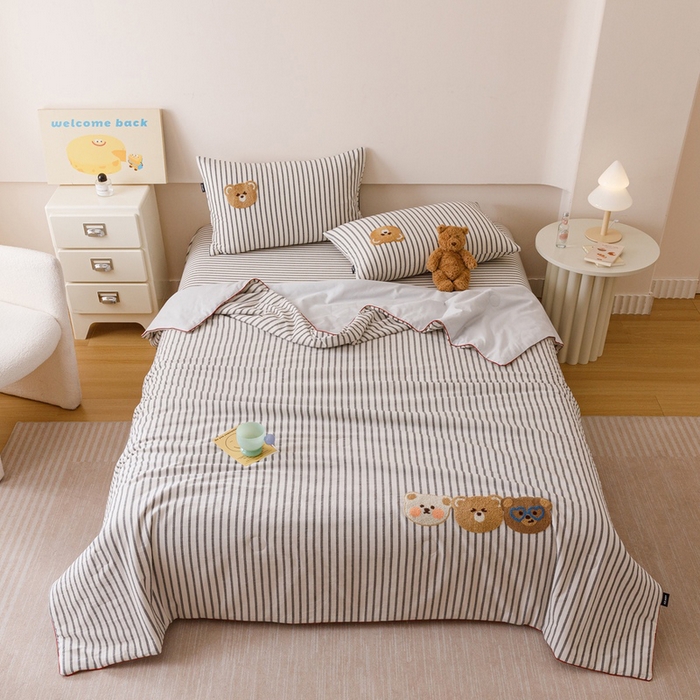 91家纺网 家纺一手货源 找家纺 卡姿家纺 2025新款色织水洗棉毛巾绣夏被夏凉被空调被 夏被黑白条纹