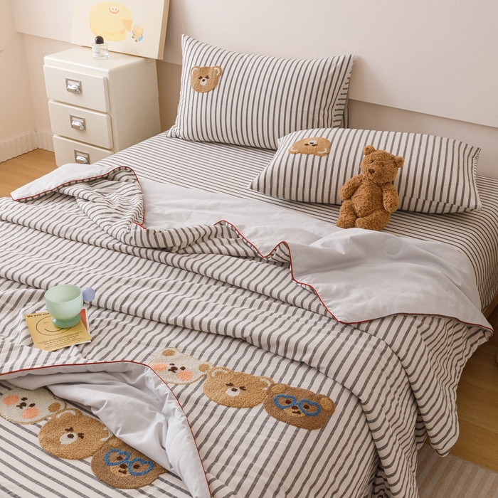 91家纺网 家纺一手货源 找家纺 卡姿家纺 2025新款色织水洗棉毛巾绣夏被夏凉被空调被 夏被黑白条纹