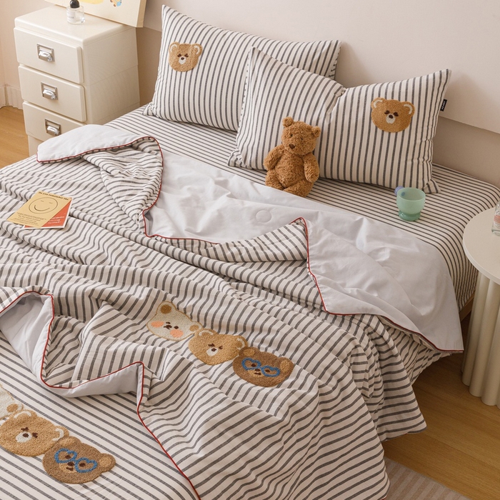 91家纺网 家纺一手货源 找家纺 卡姿家纺 2025新款色织水洗棉毛巾绣夏被夏凉被空调被 夏被黑白条纹