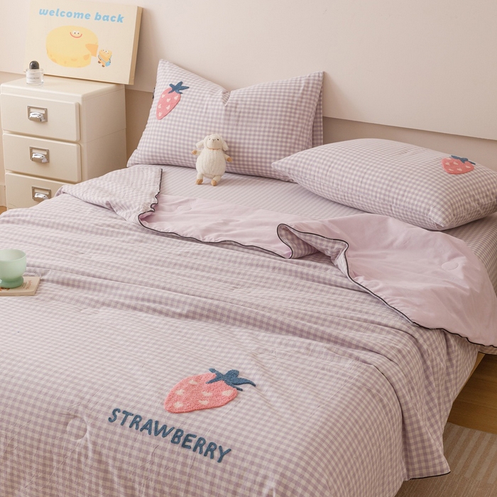 91家纺网 家纺一手货源 找家纺 卡姿家纺 2025新款色织水洗棉毛巾绣夏被夏凉被空调被 夏被紫小格