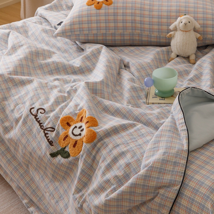 91家纺网 家纺一手货源 找家纺 卡姿家纺 2025新款色织水洗棉毛巾绣夏被夏凉被空调被 夏被红蓝小格