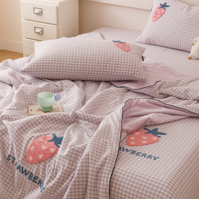 91家纺网 家纺一手货源 找家纺 卡姿家纺 2025新款色织水洗棉毛巾绣夏被夏凉被空调被 夏被紫小格