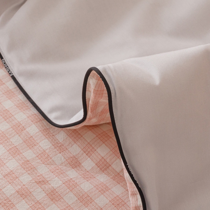 91家纺网 家纺一手货源 找家纺 卡姿家纺 2025新款色织水洗棉毛巾绣夏被夏凉被空调被 夏被粉小格