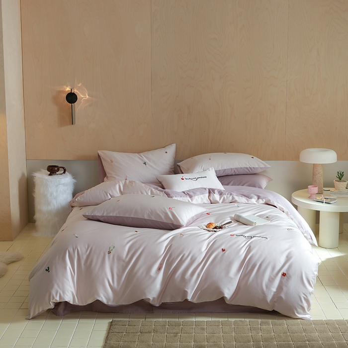 91家纺网 家纺一手货源 找家纺 （总）简纯主义 2025新款A类趣味系列全棉长绒棉插画绣花四件套-樱桃甜心