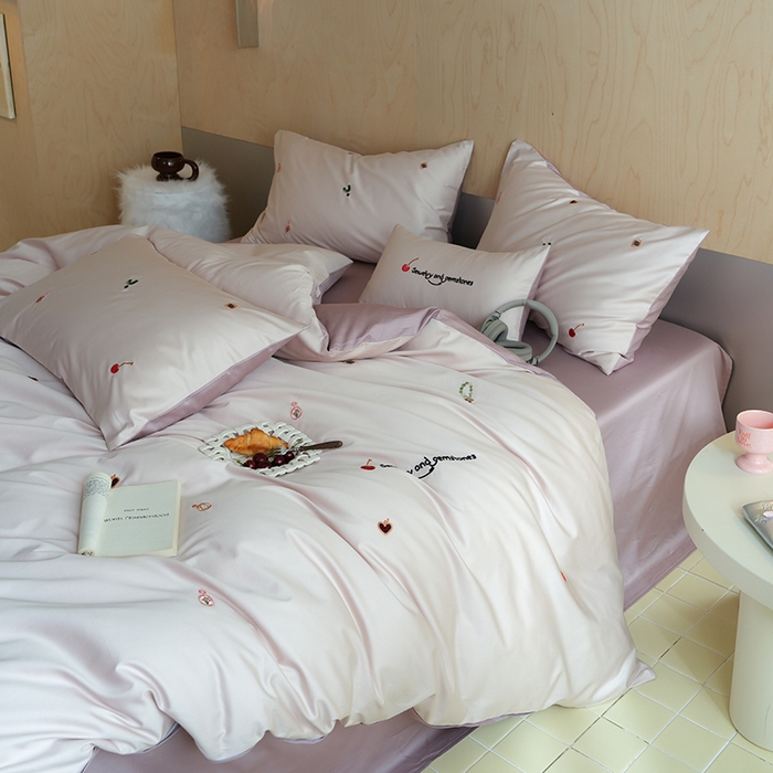 91家纺网 家纺一手货源 找家纺 （总）简纯主义 2025新款A类趣味系列全棉长绒棉插画绣花四件套-樱桃甜心