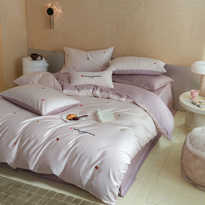 91家纺网 家纺一手货源 找家纺 （总）简纯主义 2025新款A类趣味系列全棉长绒棉插画绣花四件套-樱桃甜心