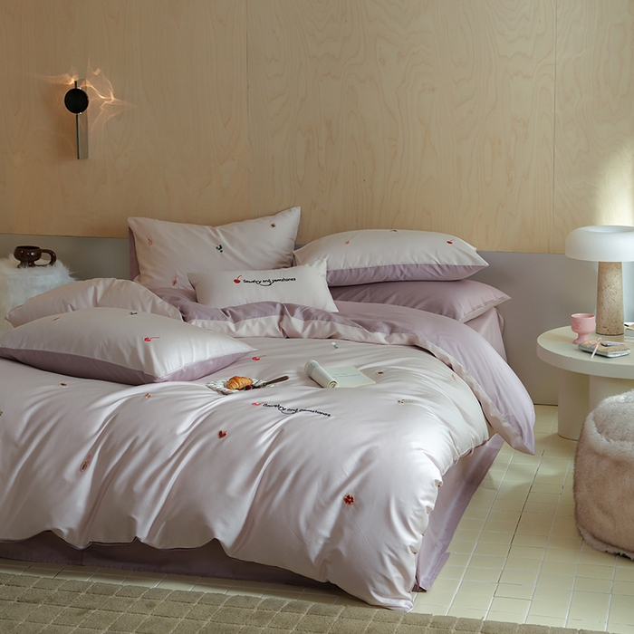 91家纺网 家纺一手货源 找家纺 简纯主义 2025新款A类趣味系列全棉长绒棉插画绣花四件套-樱桃甜心 樱桃甜心-粉紫