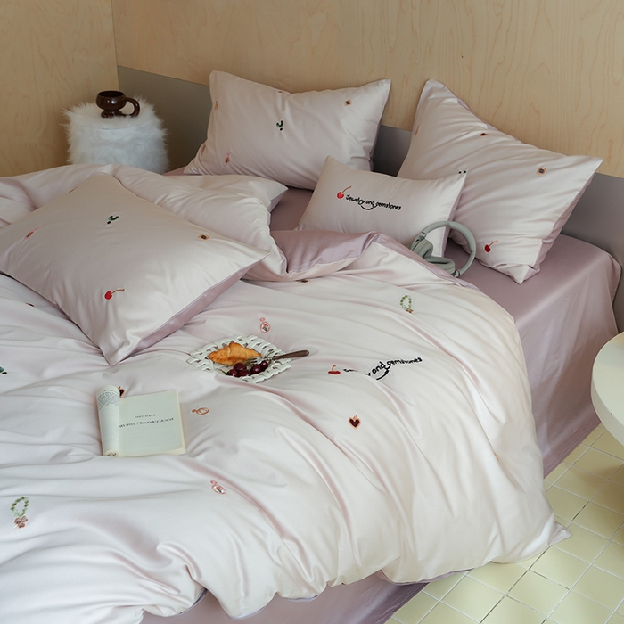 91家纺网 家纺一手货源 找家纺 简纯主义 2025新款A类趣味系列全棉长绒棉插画绣花四件套-樱桃甜心 樱桃甜心-粉紫