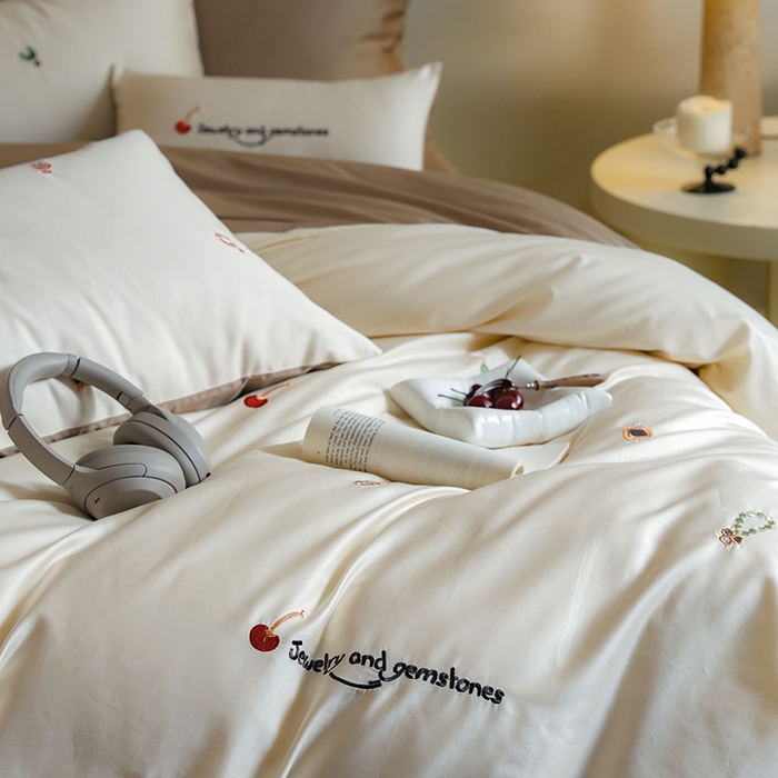 91家纺网 家纺一手货源 找家纺 简纯主义 2025新款A类趣味系列全棉长绒棉插画绣花四件套-樱桃甜心 樱桃甜心-咖