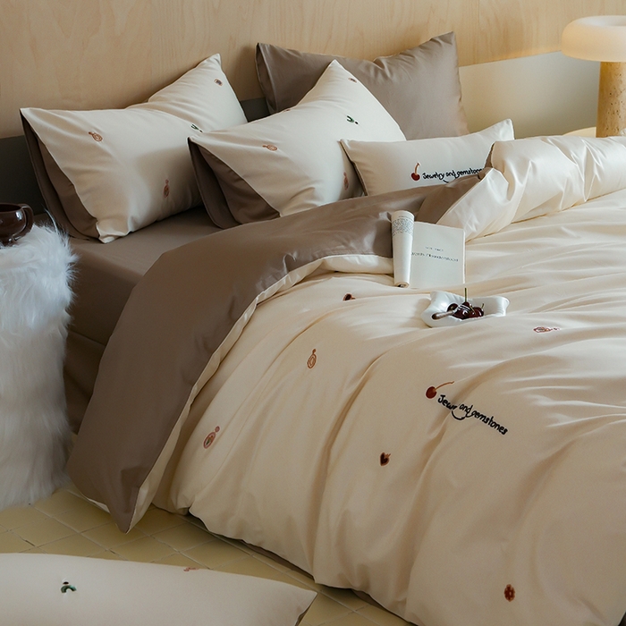 91家纺网 家纺一手货源 找家纺 简纯主义 2025新款A类趣味系列全棉长绒棉插画绣花四件套-樱桃甜心 樱桃甜心-咖