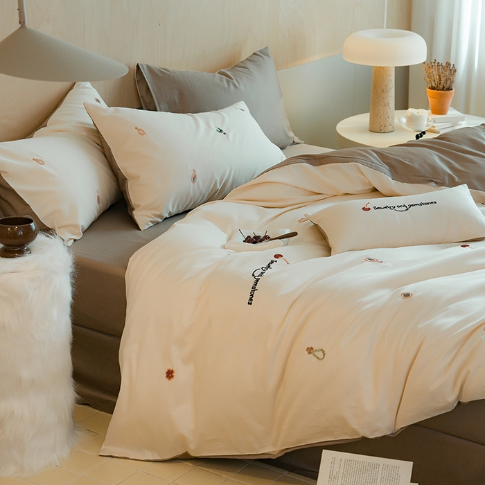 91家纺网 家纺一手货源 找家纺 简纯主义 2025新款A类趣味系列全棉长绒棉插画绣花四件套-樱桃甜心 樱桃甜心-咖