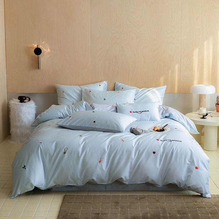 91家纺网 家纺一手货源 找家纺 简纯主义 2025新款A类趣味系列全棉长绒棉插画绣花四件套-樱桃甜心 樱桃甜心-蓝