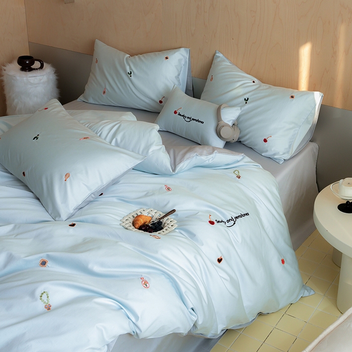 91家纺网 家纺一手货源 找家纺 简纯主义 2025新款A类趣味系列全棉长绒棉插画绣花四件套-樱桃甜心 樱桃甜心-蓝