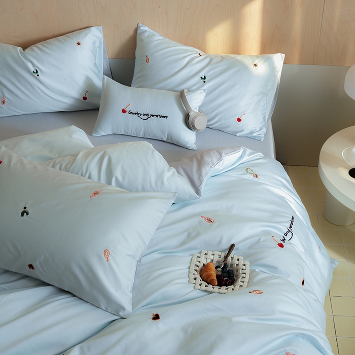 91家纺网 家纺一手货源 找家纺 简纯主义 2025新款A类趣味系列全棉长绒棉插画绣花四件套-樱桃甜心 樱桃甜心-蓝