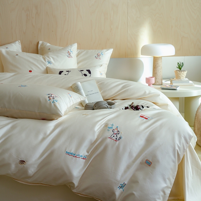 91家纺网 家纺一手货源 找家纺 （总）简纯主义 2025新款A类趣味系列全棉长绒棉插画绣花四件套-露露米娅