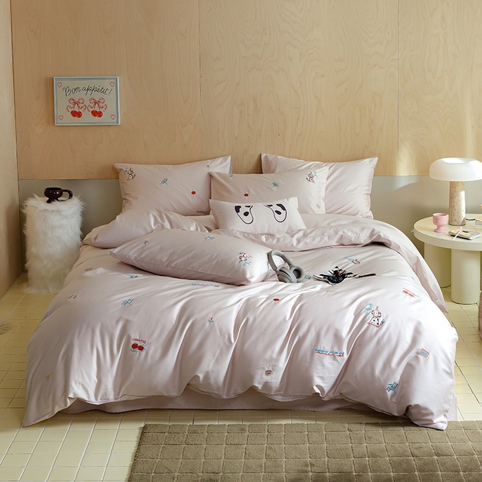 91家纺网 家纺一手货源 找家纺 （总）简纯主义 2025新款A类趣味系列全棉长绒棉插画绣花四件套-露露米娅