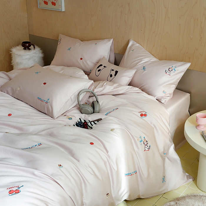 91家纺网 家纺一手货源 找家纺 简纯主义 2025新款A类趣味系列全棉长绒棉插画绣花四件套-露露米娅 露露米娅-粉