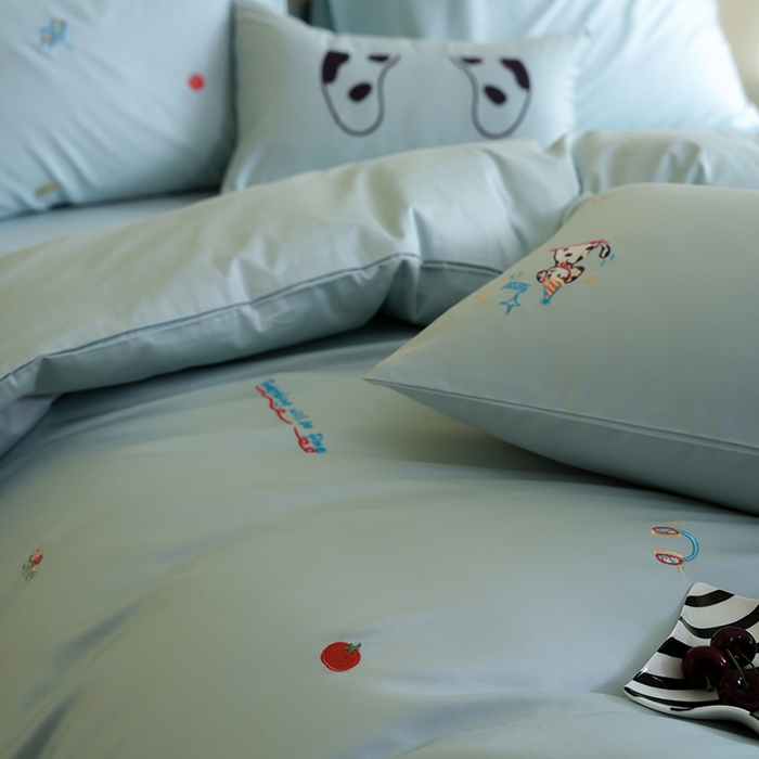 91家纺网 家纺一手货源 找家纺 简纯主义 2025新款A类趣味系列全棉长绒棉插画绣花四件套-露露米娅 露露米娅-蓝