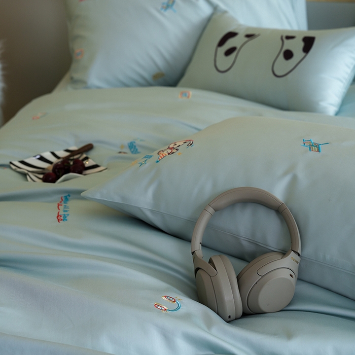 91家纺网 家纺一手货源 找家纺 简纯主义 2025新款A类趣味系列全棉长绒棉插画绣花四件套-露露米娅 露露米娅-蓝