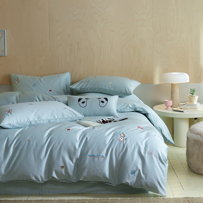 91家纺网 家纺一手货源 找家纺 简纯主义 2025新款A类趣味系列全棉长绒棉插画绣花四件套-露露米娅 露露米娅-蓝