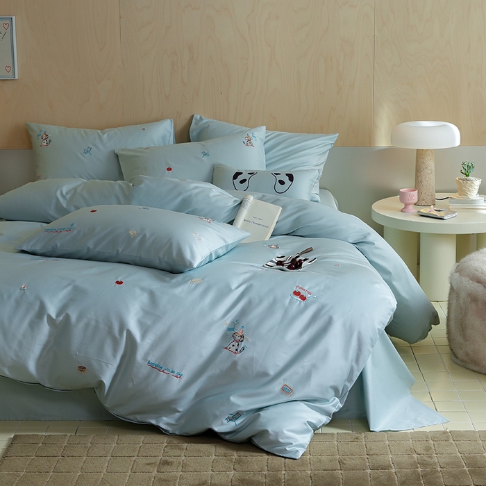 91家纺网 家纺一手货源 找家纺 简纯主义 2025新款A类趣味系列全棉长绒棉插画绣花四件套-露露米娅 露露米娅-蓝